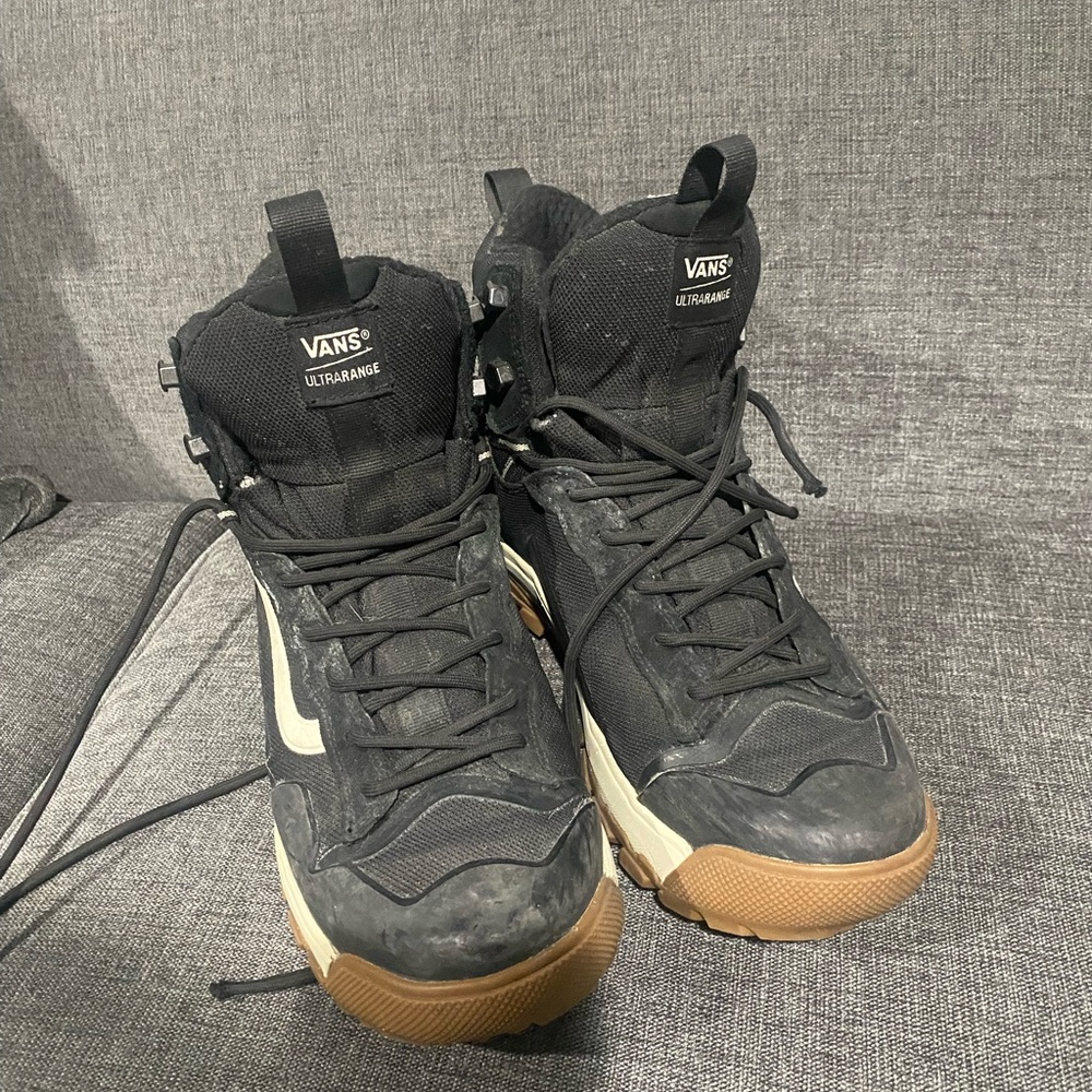 Vans Ultrarange Men’s Black High-Top Boots with Gum Sole